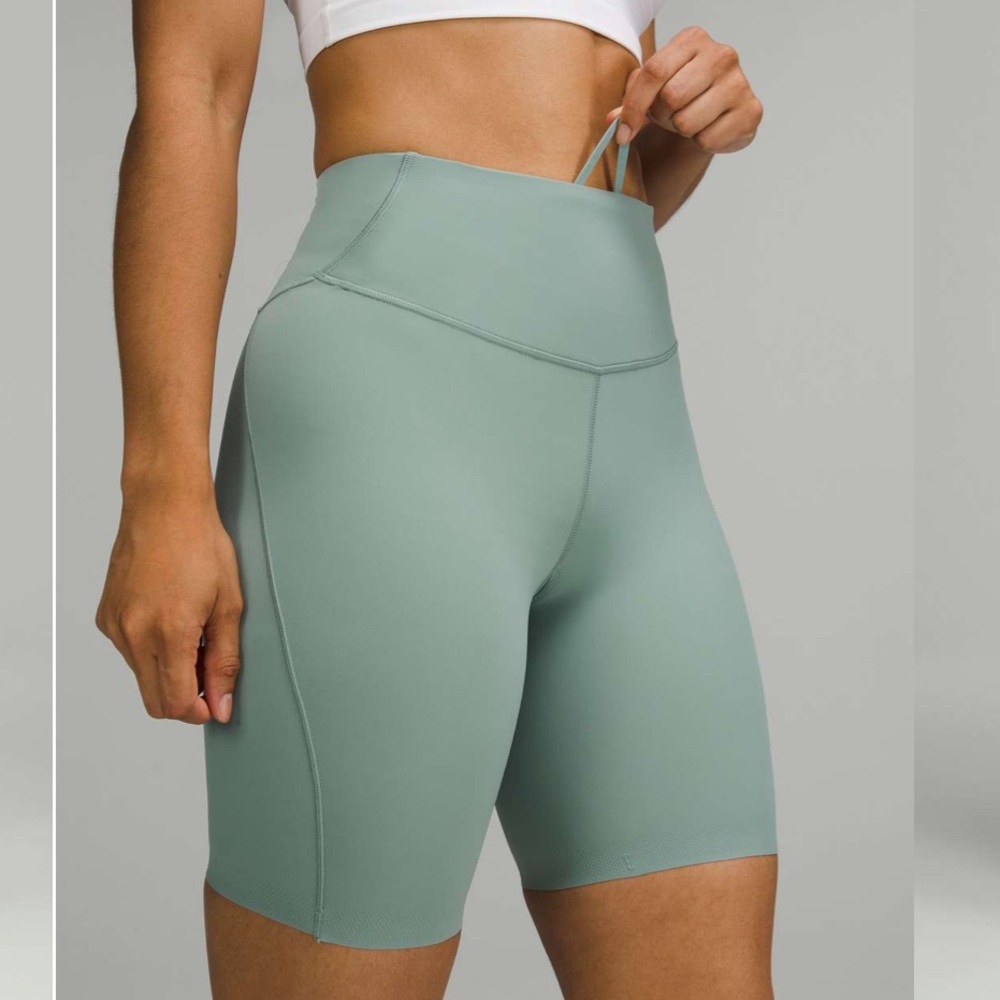 Base Pace High-Rise Short 8"